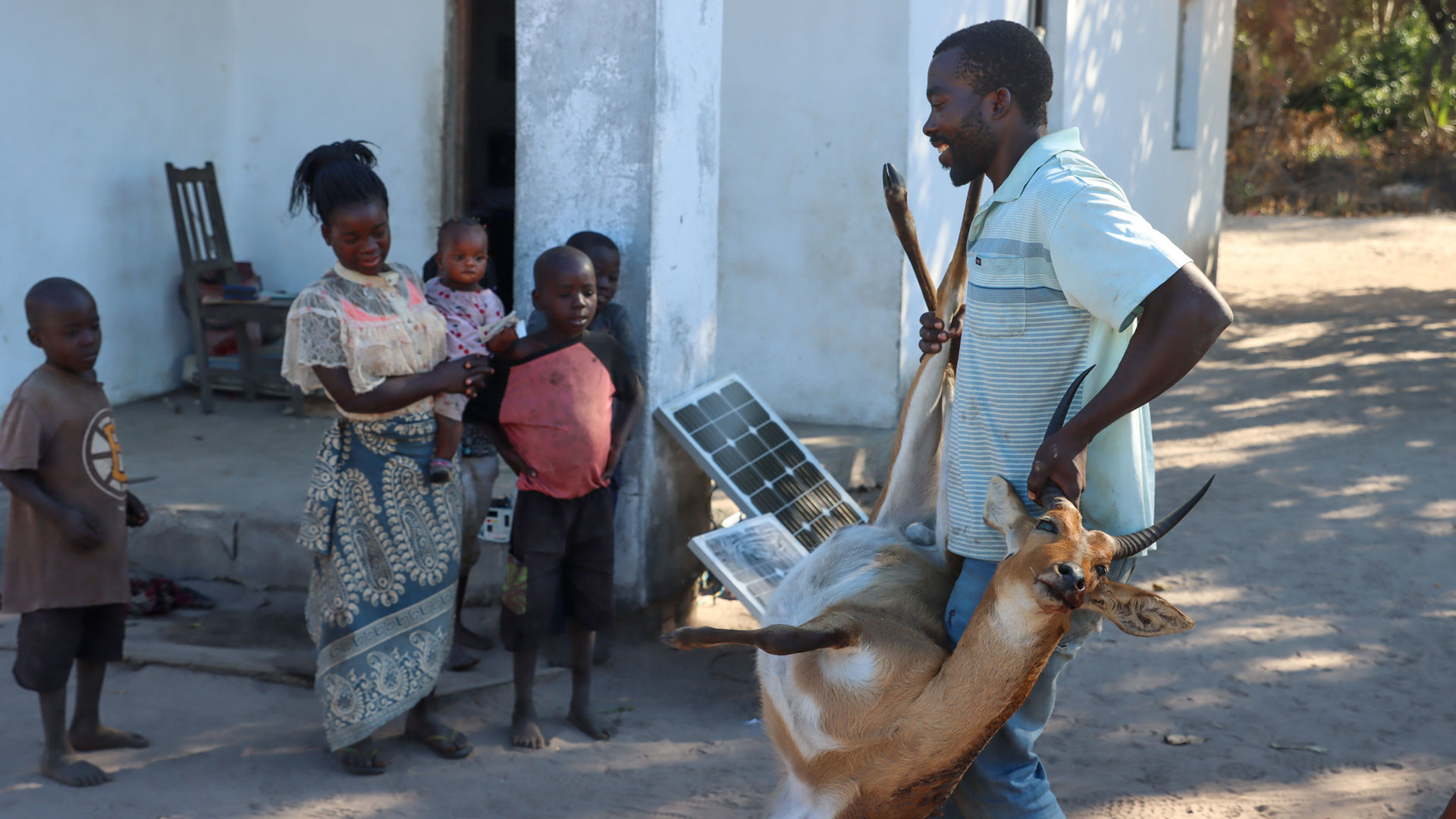 Applauding the Service of Hunters: A Reedbuck for Mozambique’s Chief Thozo